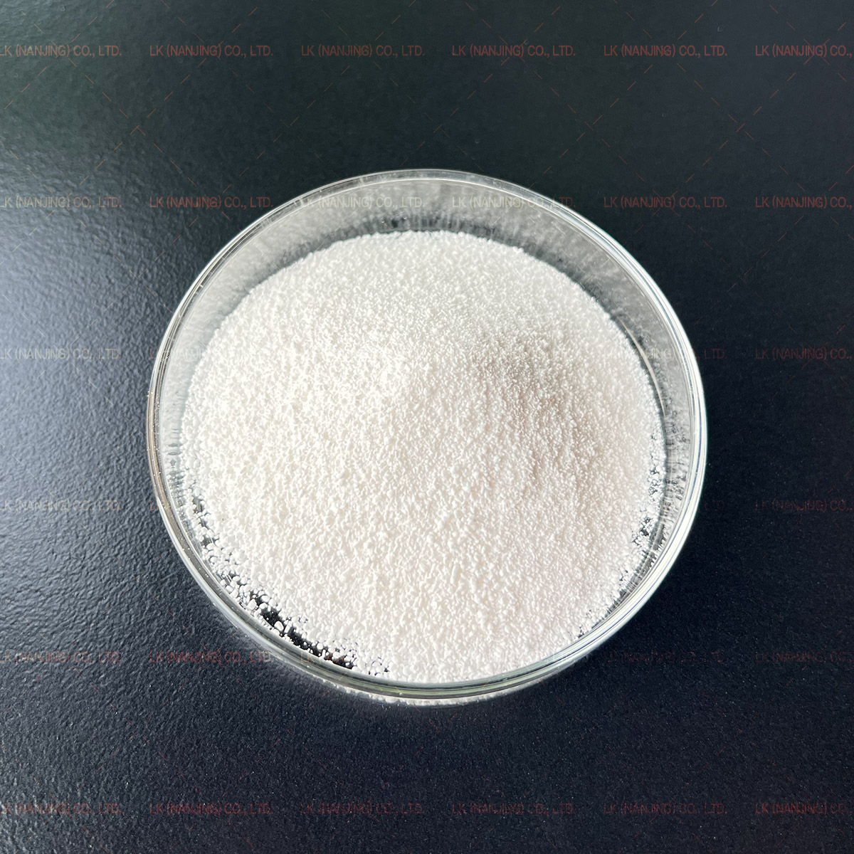 悲伤的99.2％苏打灰密集